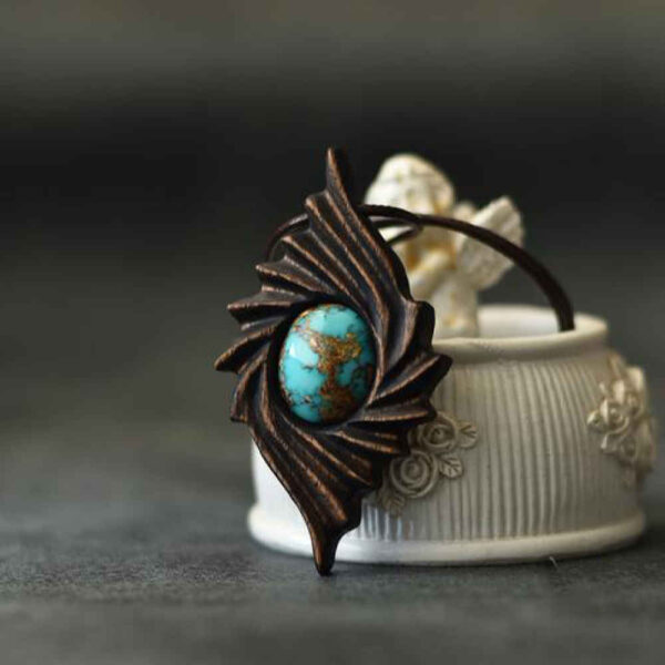 雕刻木吊坠配绿松石宝石 手工艺术 Exir