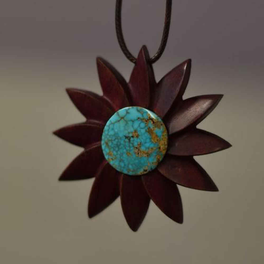 雕刻木吊坠配绿松石宝石 手工艺术 Taban