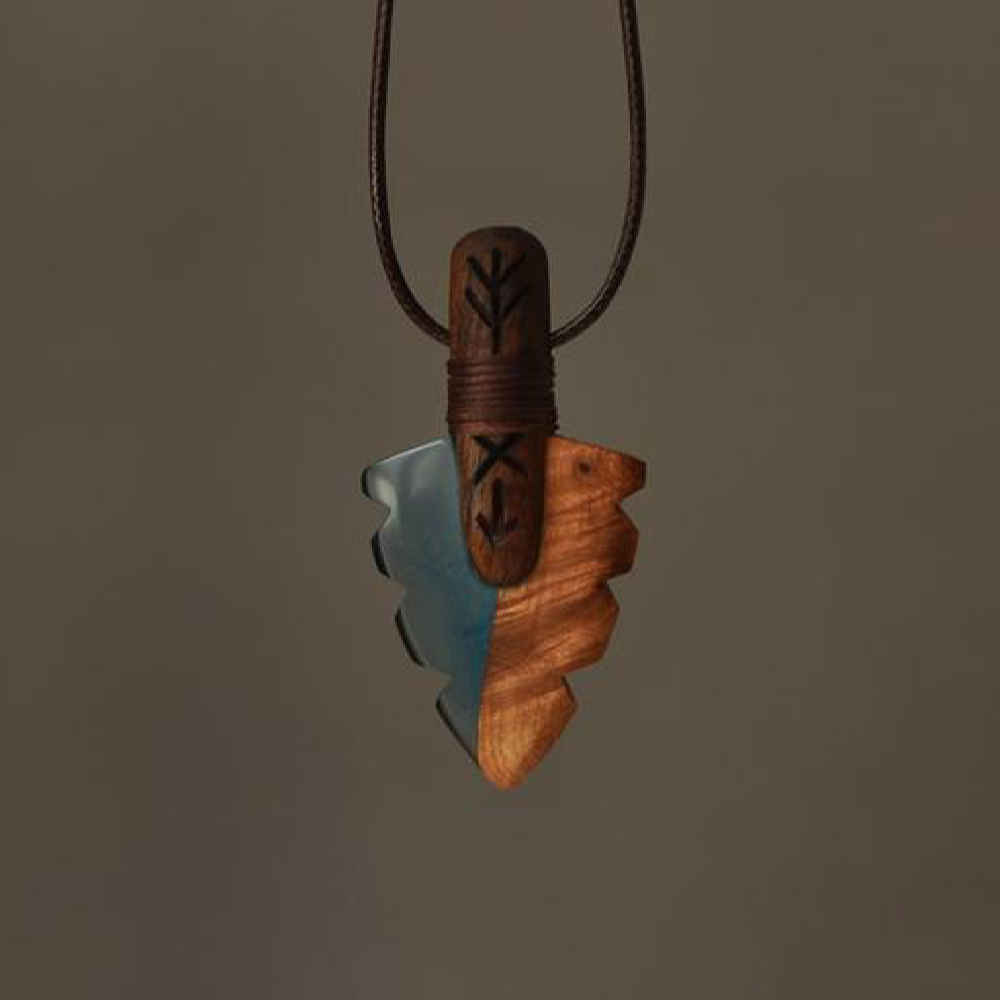 Main image of 雕刻木吊坠配树脂 手工艺术 Neize