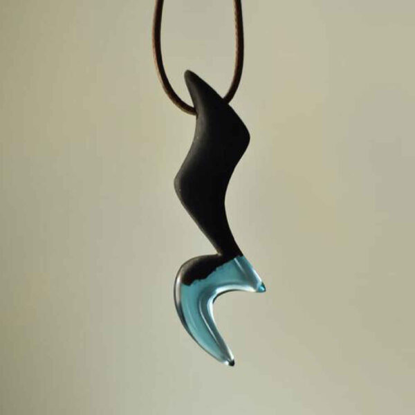 雕刻木吊坠配树脂 手工艺术 寂静