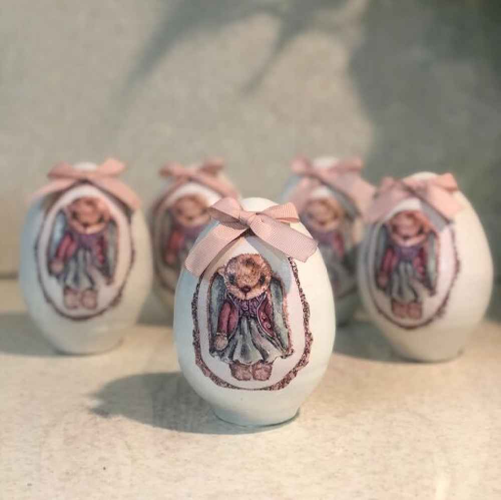 手工绘制装饰陶瓷蛋 —— 兔子图案