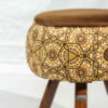 Thumbnail 3: 圆形天鹅绒脚凳 木质脚架 波斯艺术灵感 棕色 Raha