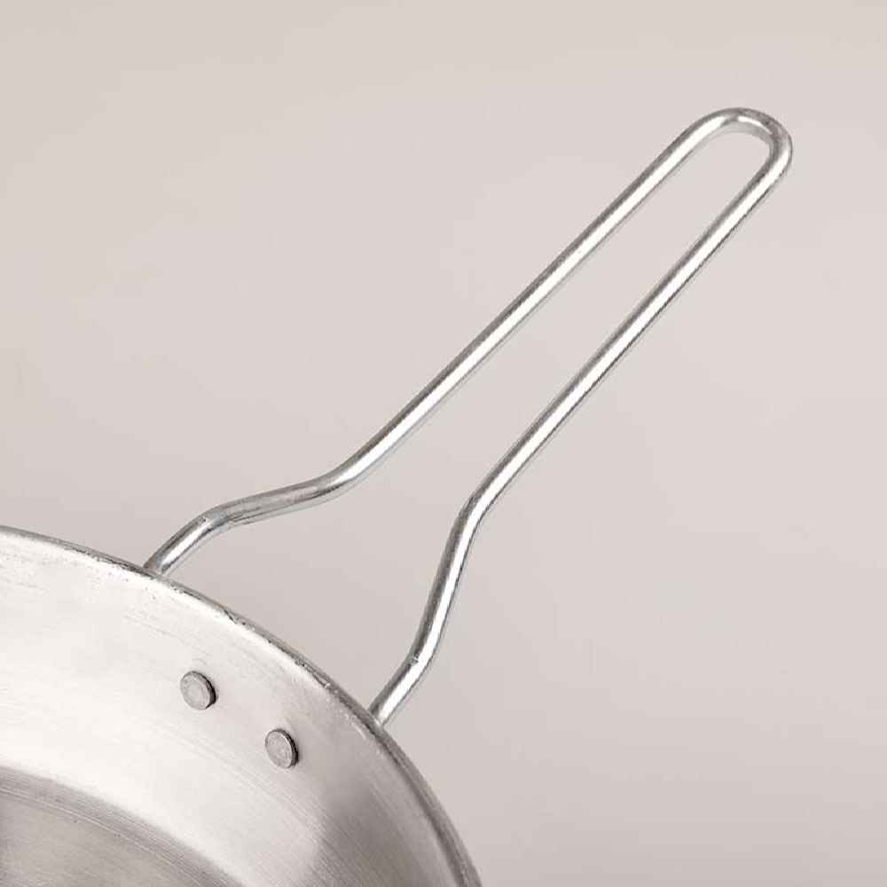 户外露营平底锅 – 轻便，篝火兼容设计