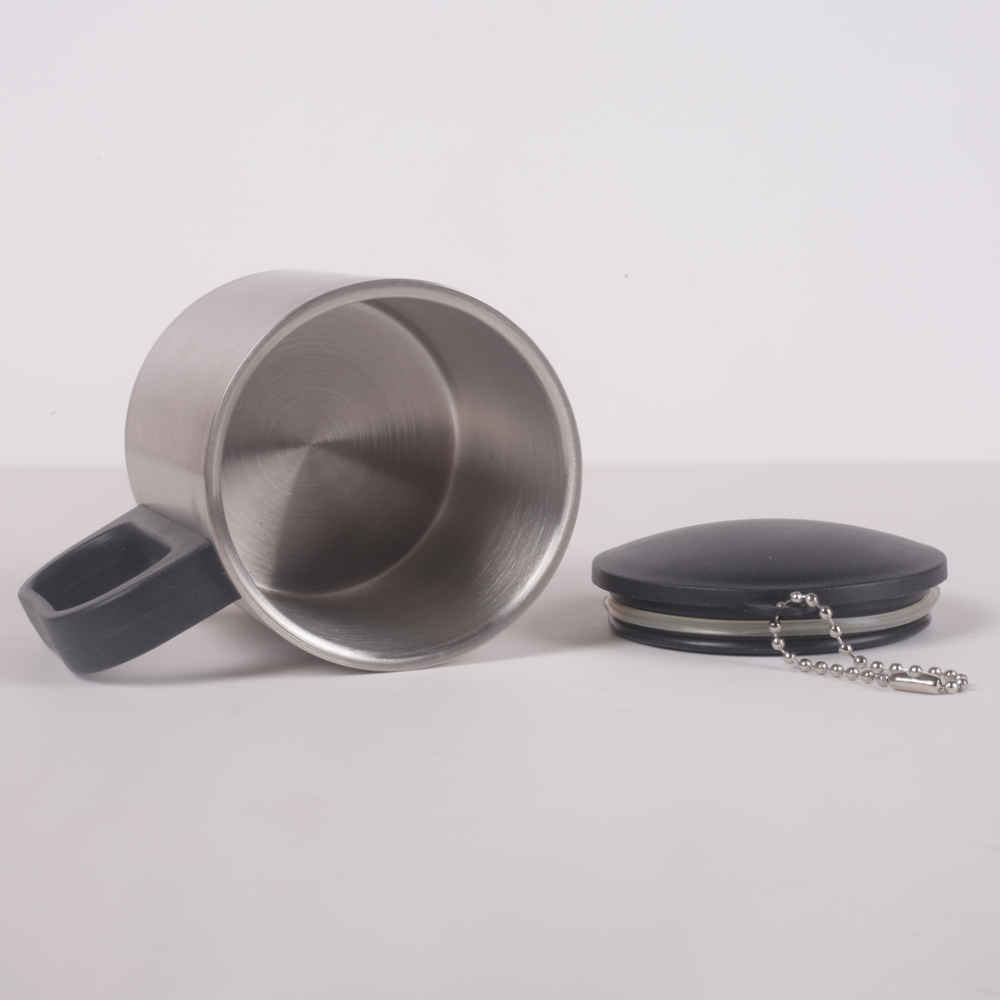 户外露营钢杯 – 轻便且坚固