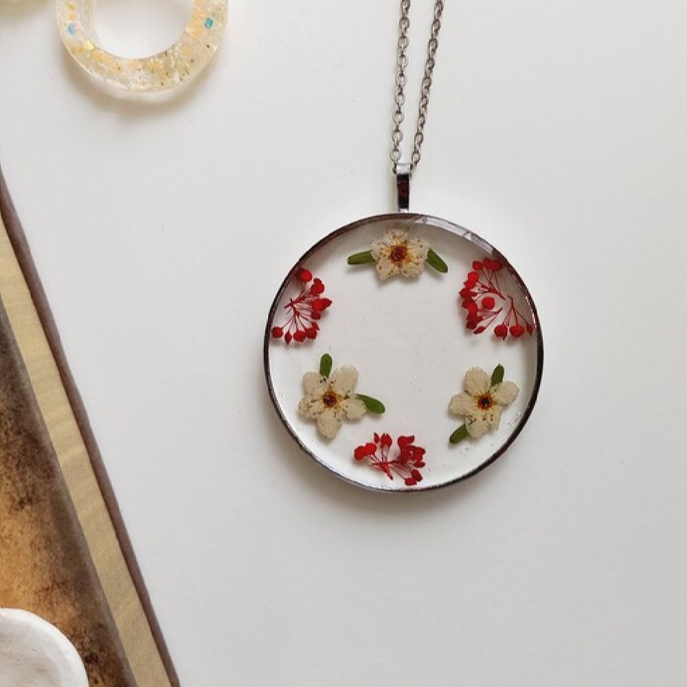 Main image of 女款树脂项链吊坠 – 手工 Baharan 款