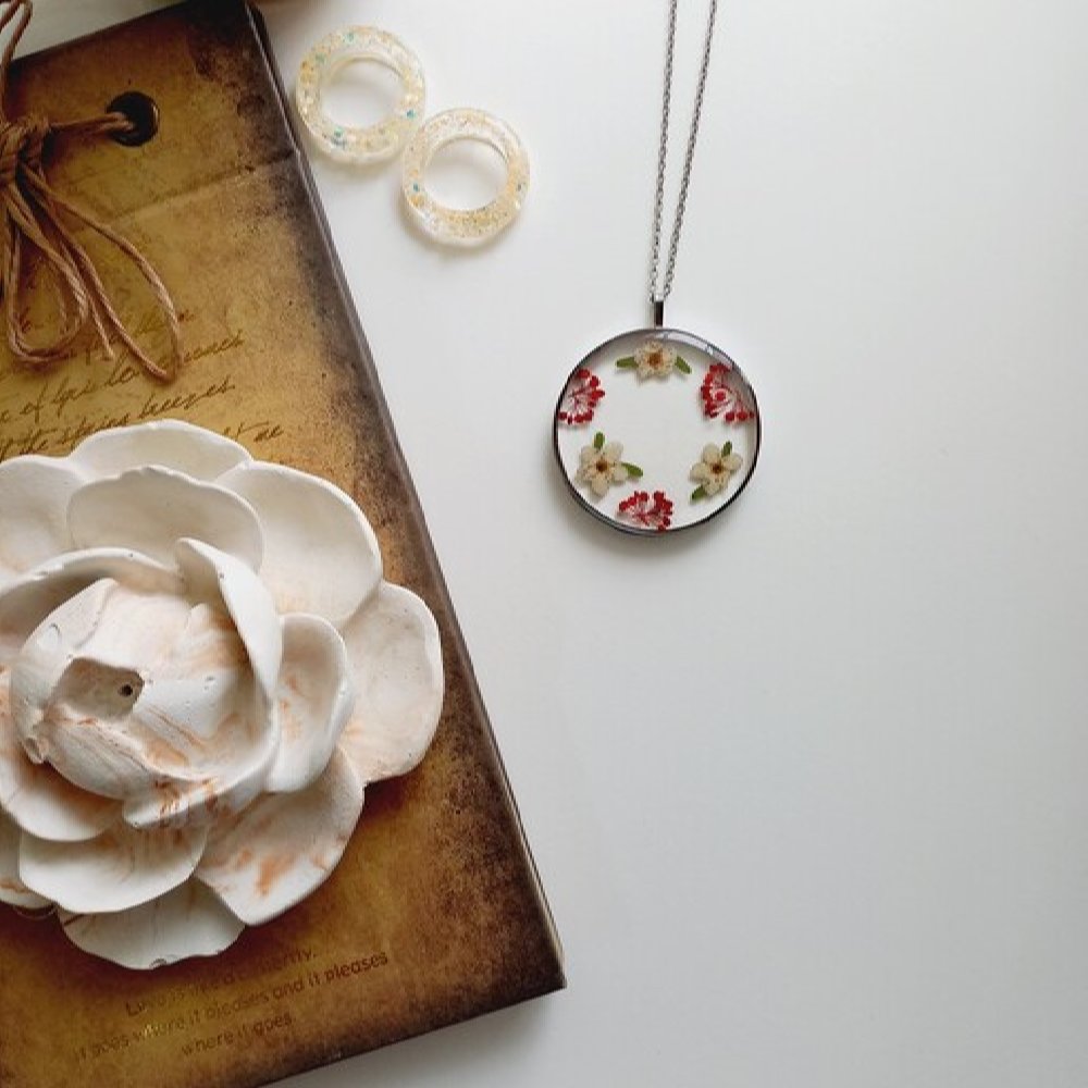 女款树脂项链吊坠 – 手工 Baharan 款