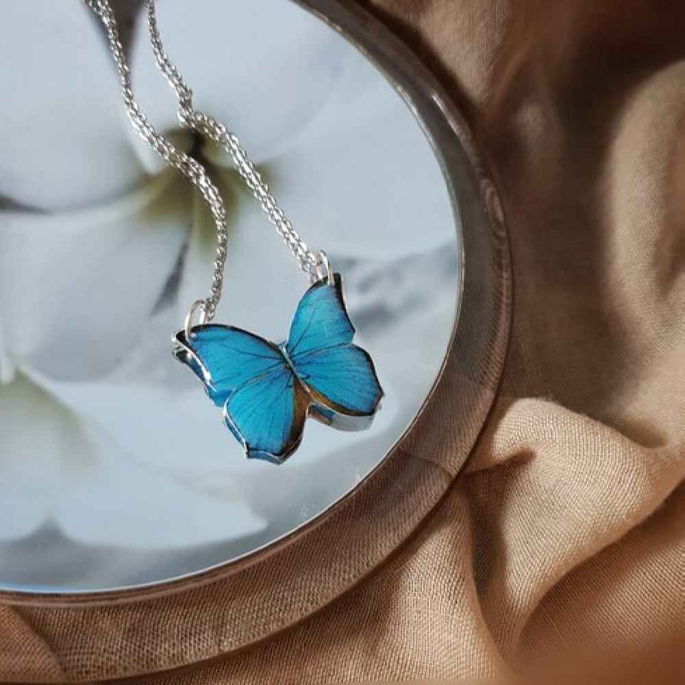 Main image of 女款树脂项链吊坠 – 手工 Haleh 款