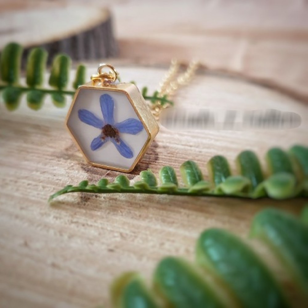 Main image of 女款树脂项链吊坠 – 手工 Mohajeran 款