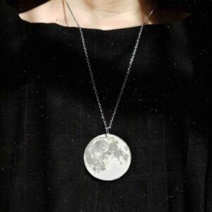 女款树脂项链吊坠 – 手工 Moon 款