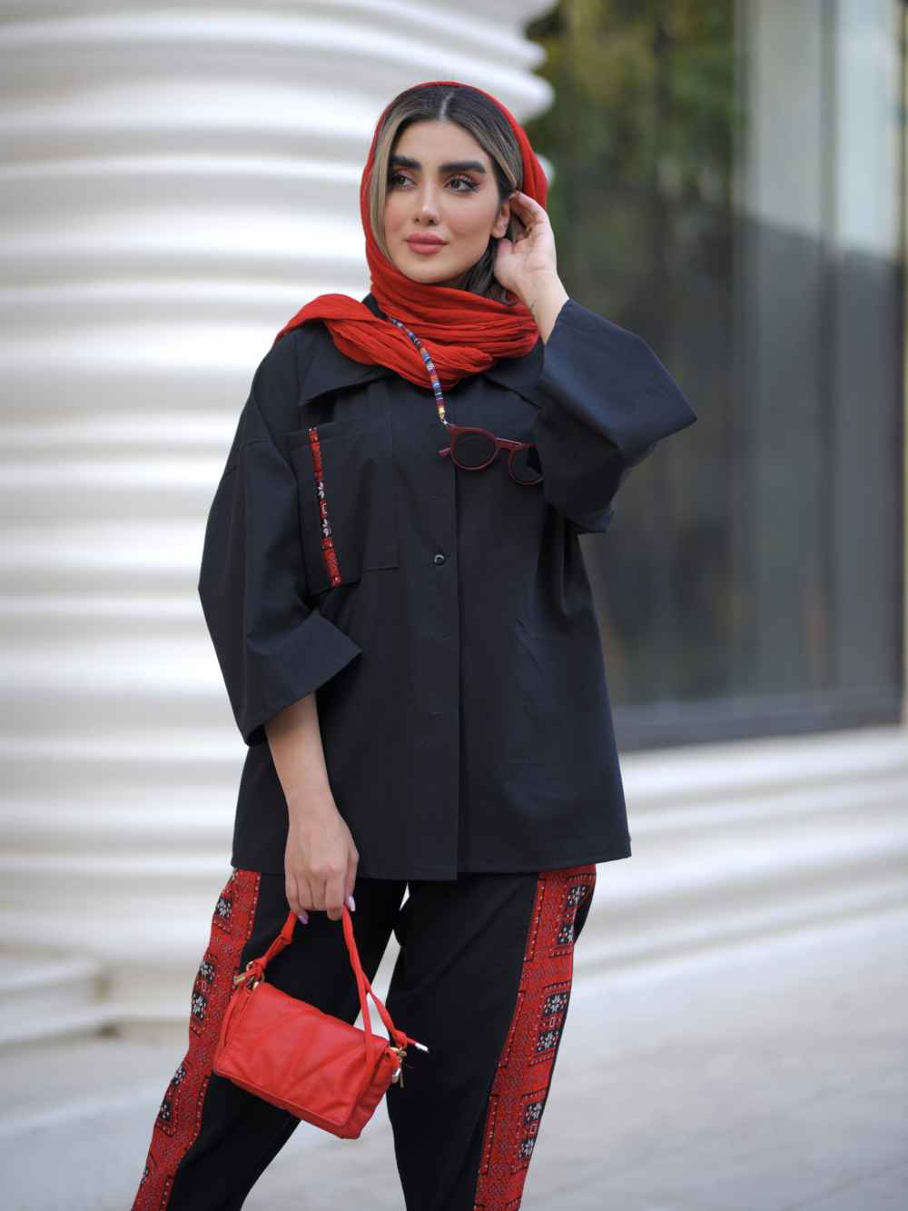 波斯刺绣曼托与裤装套装款式 Delbar