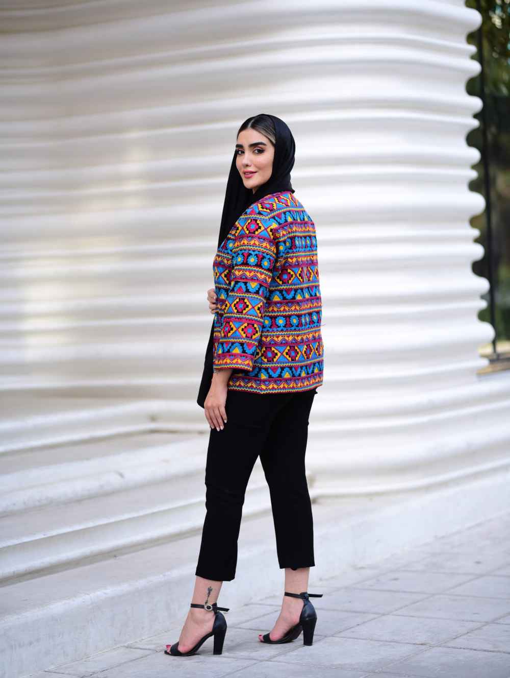 波斯刺绣曼托与裤装套装款式 Taraneh