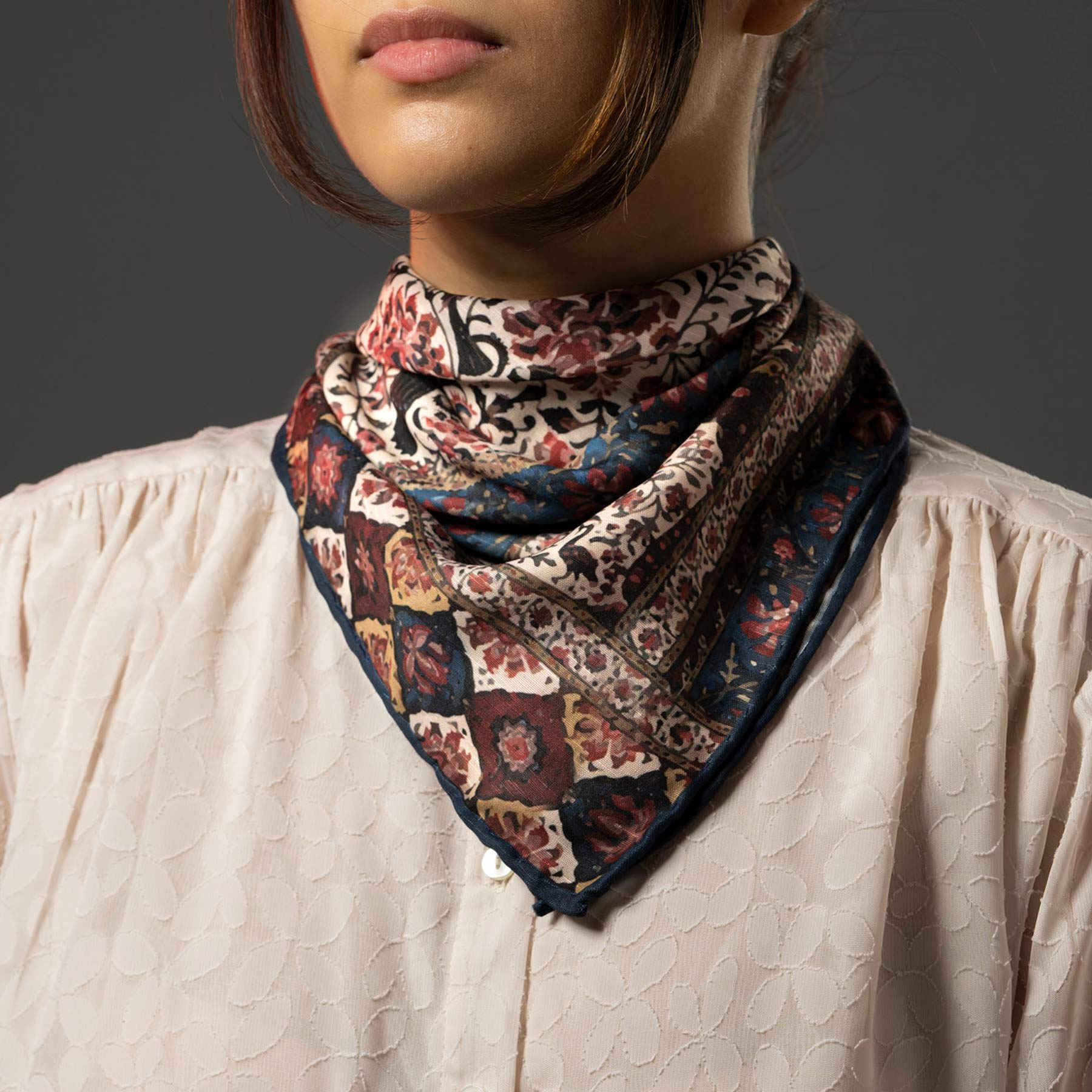 Main image of 波斯女士真丝方巾 – 奢华亮丽 Golestan 款