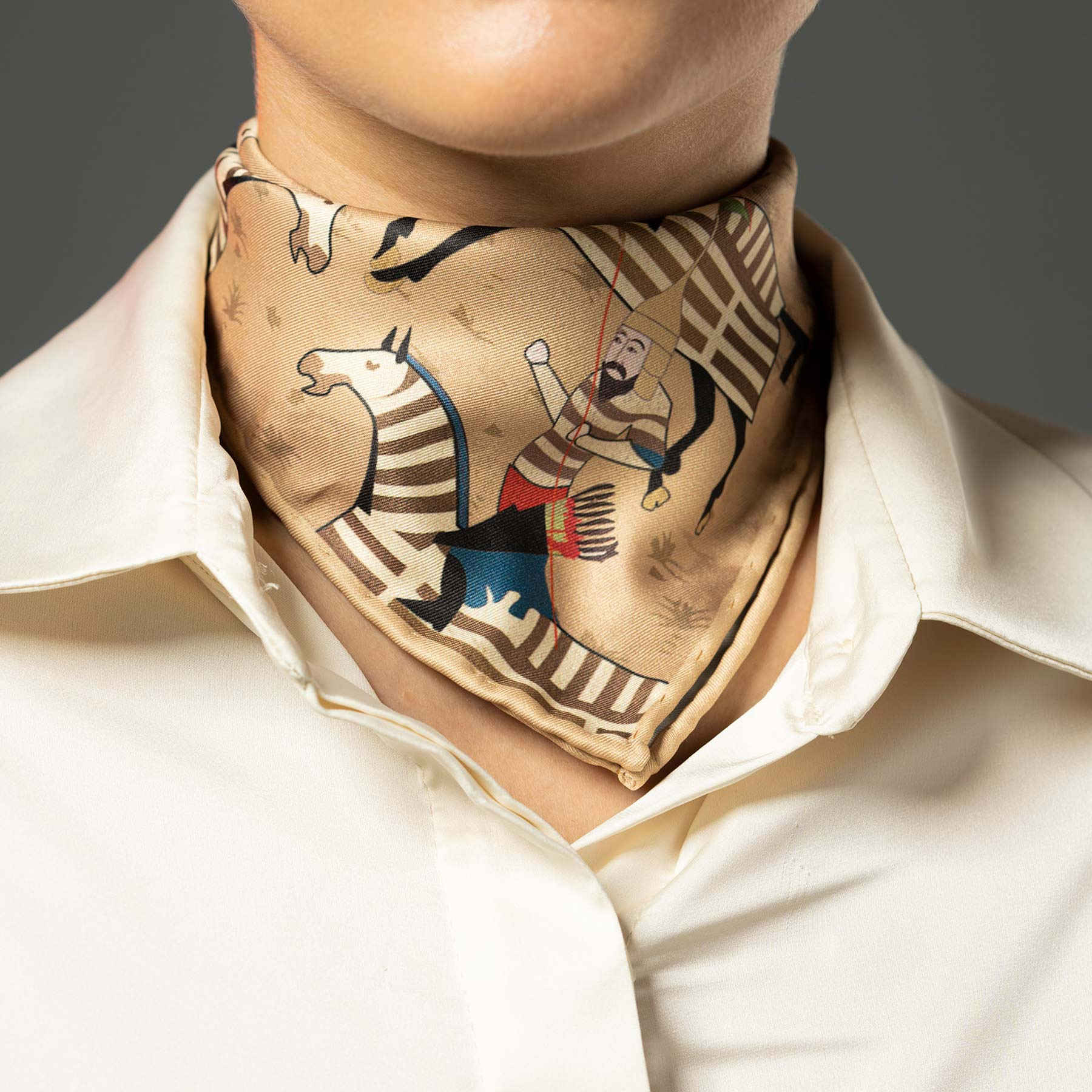 Main image of 波斯女士真丝方巾 – 奢华亮丽 Razm 款