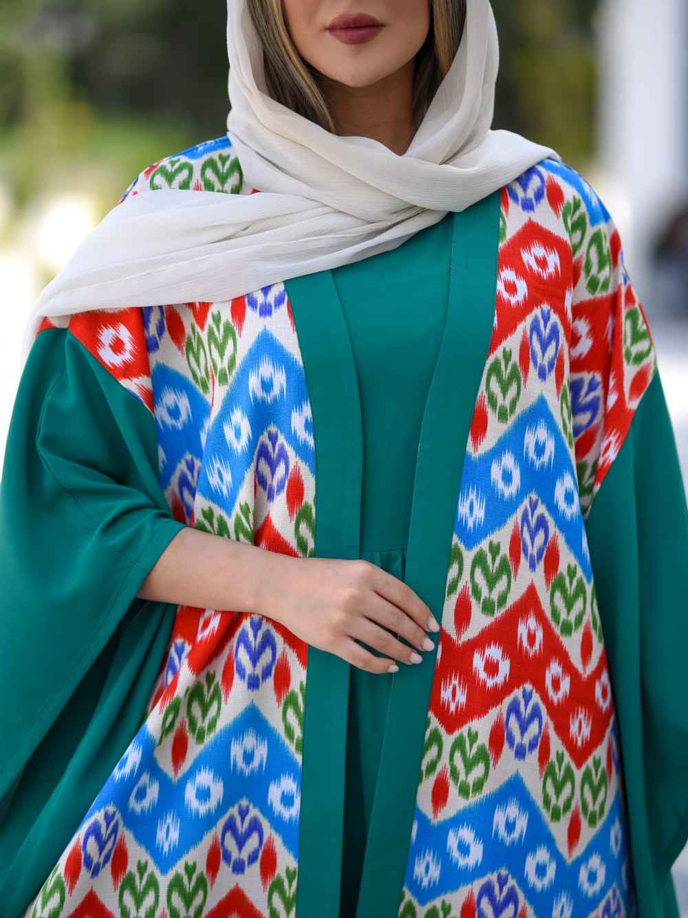 时尚蝴蝶阿巴亚女装 — 柔软绉纱面料