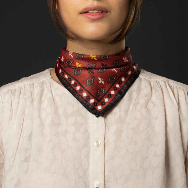 波斯女士真丝方巾 – 奢华亮丽 Diyar 款