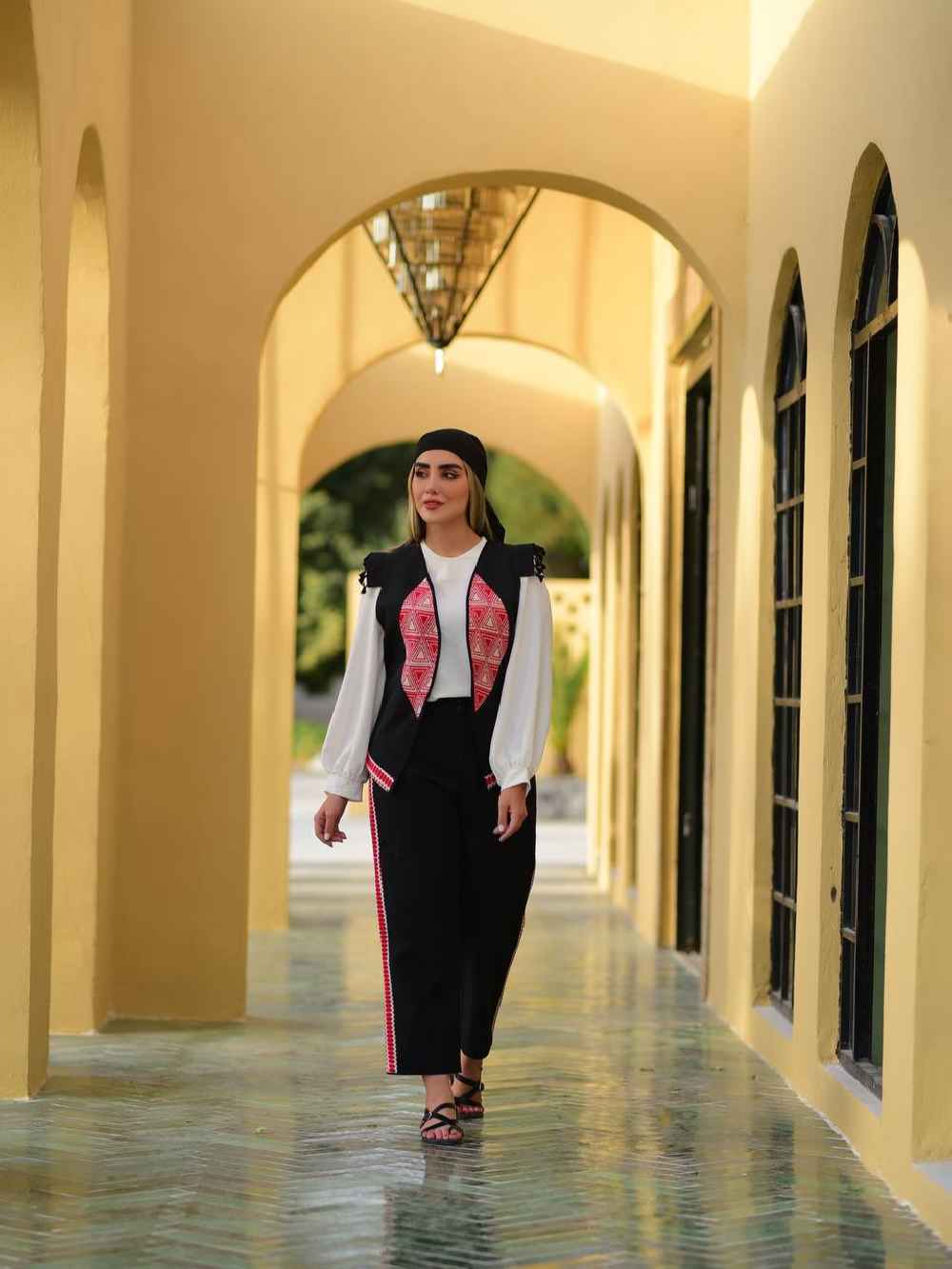 女士马甲、长上衣与裤装套装款式 Gunash