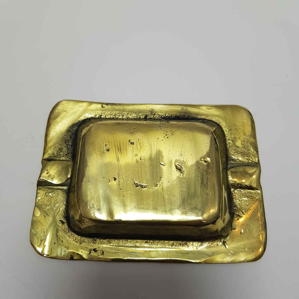 手工雕刻黄铜烟灰缸 – 精致“雅斯纳”艺术设计