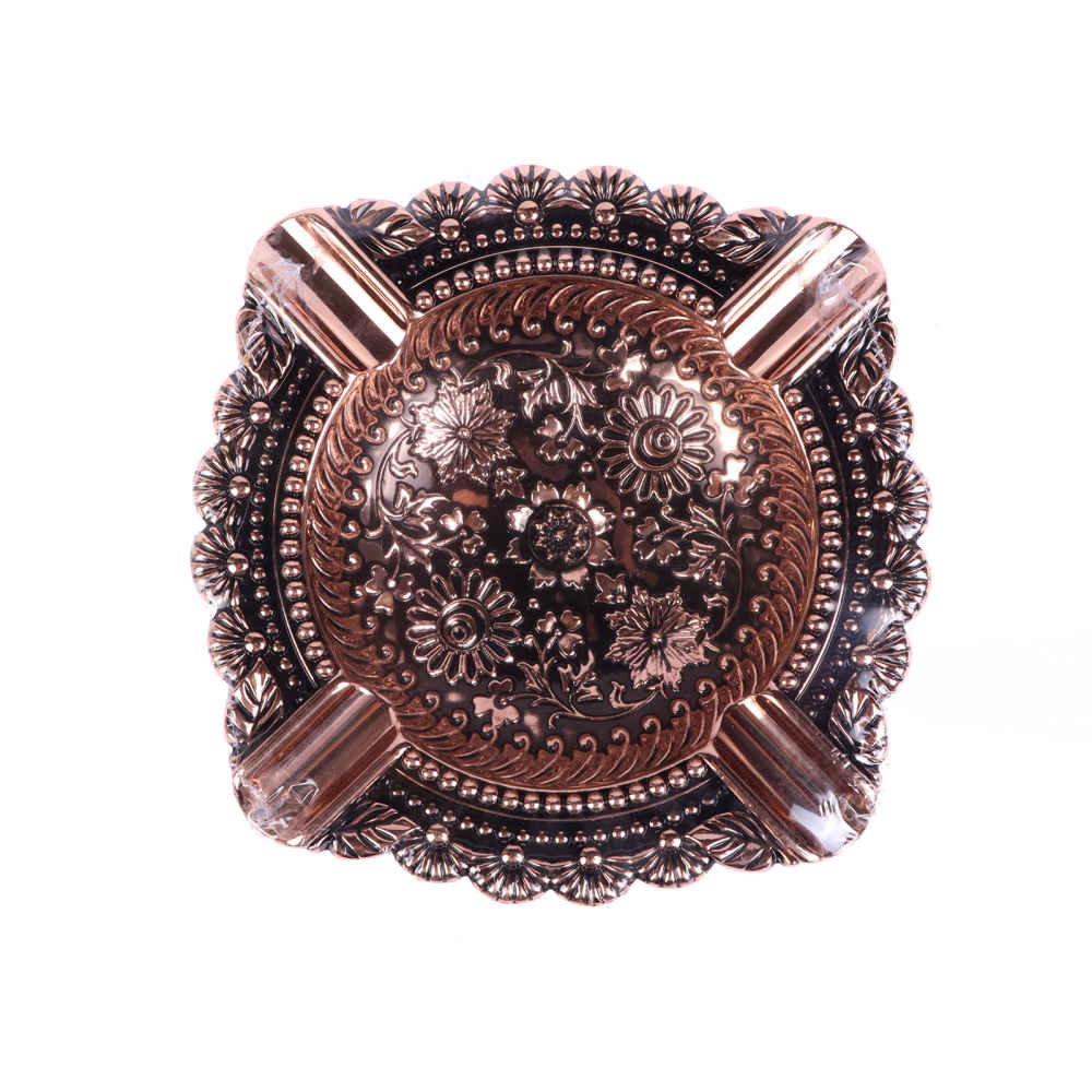 雕刻金属烟灰缸 – 精致花卉艺术设计