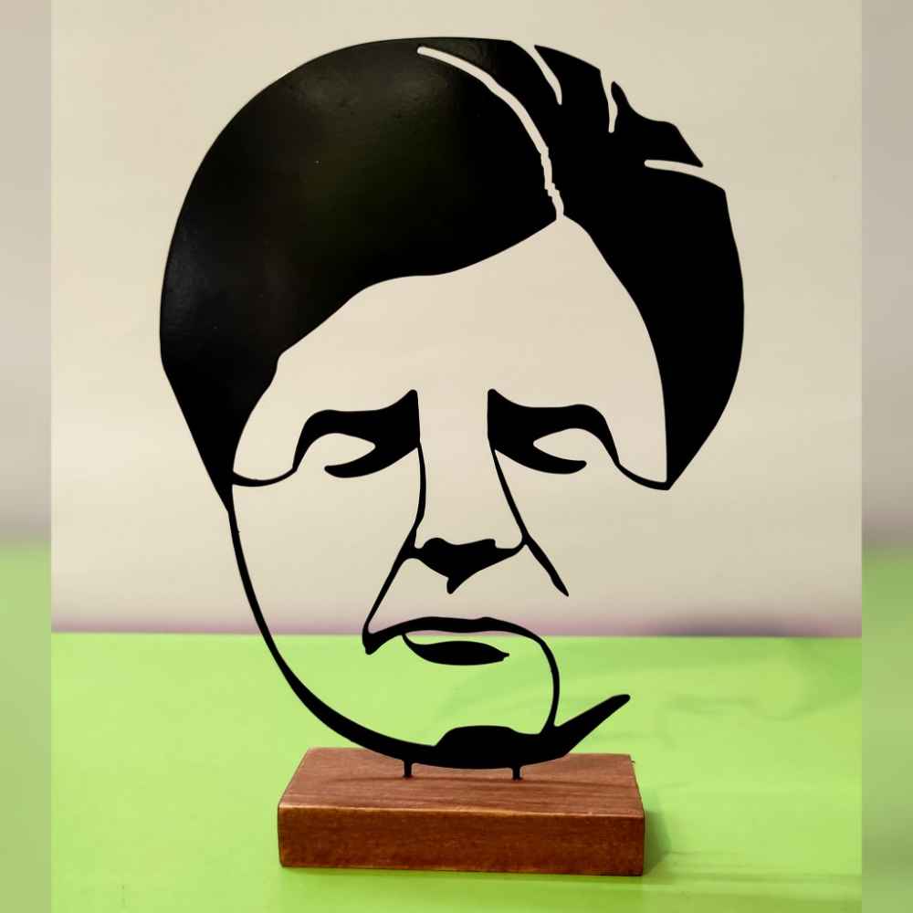 金属极简雕塑 – 穆罕默德·礼萨·沙贾里安雕像