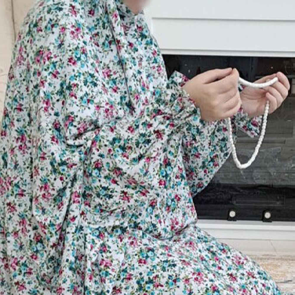 Main image of 伊斯兰女士袖式祈祷长袍 – 花卉图案 Helma 款