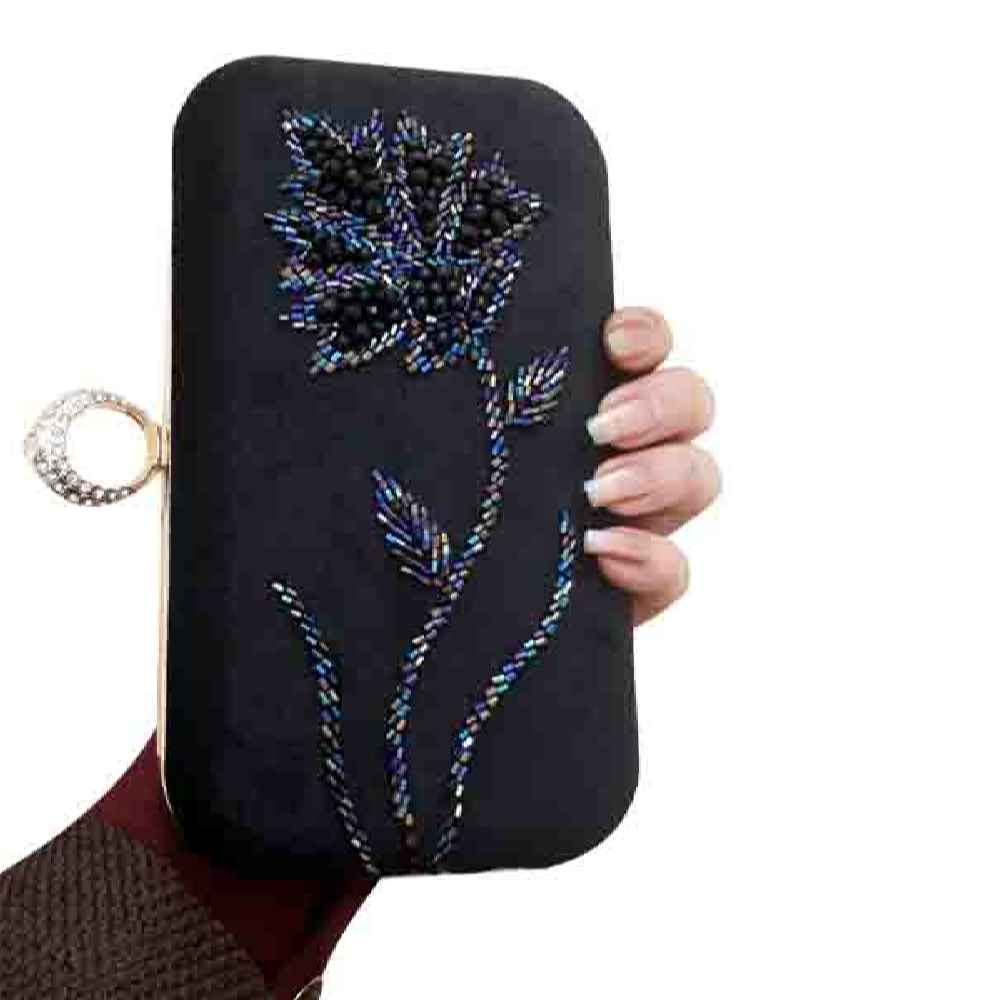 缎带刺绣手拿包，珠饰细节，适合特殊场合