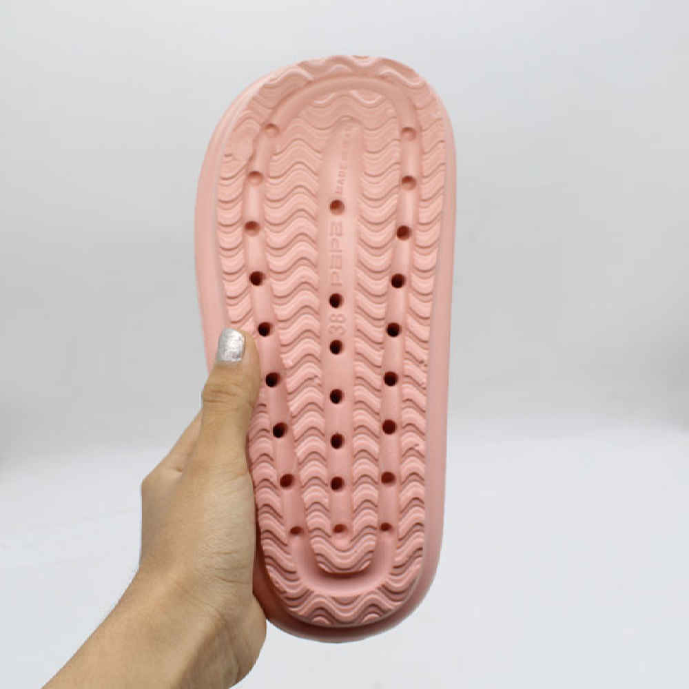 云端拖鞋 – 柔软厚底,全天舒适