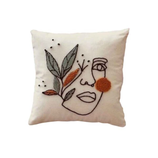 打结绣靠垫套 – 脸部图案刺绣