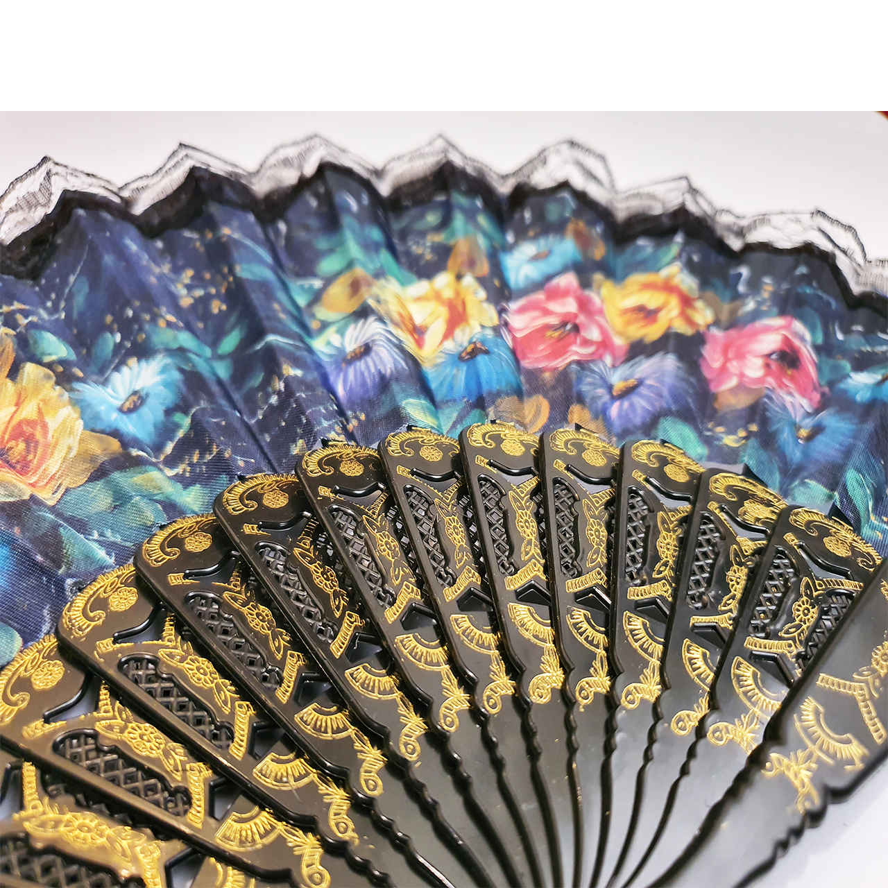 便携折叠手扇 – 炎热天气必备