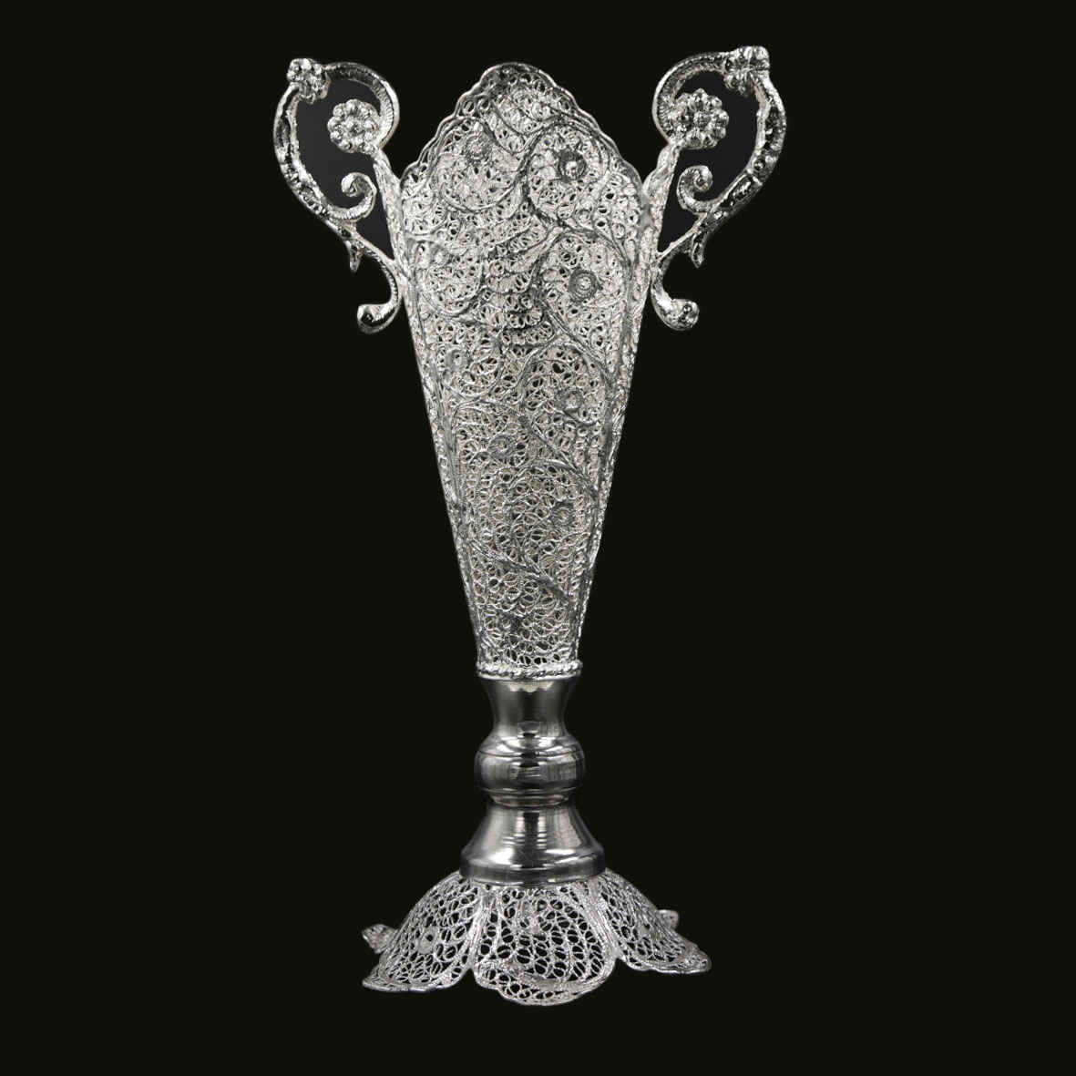 Main image of 装饰波斯镂空银色涂层喇叭花瓶 Mahsa（玛莎）