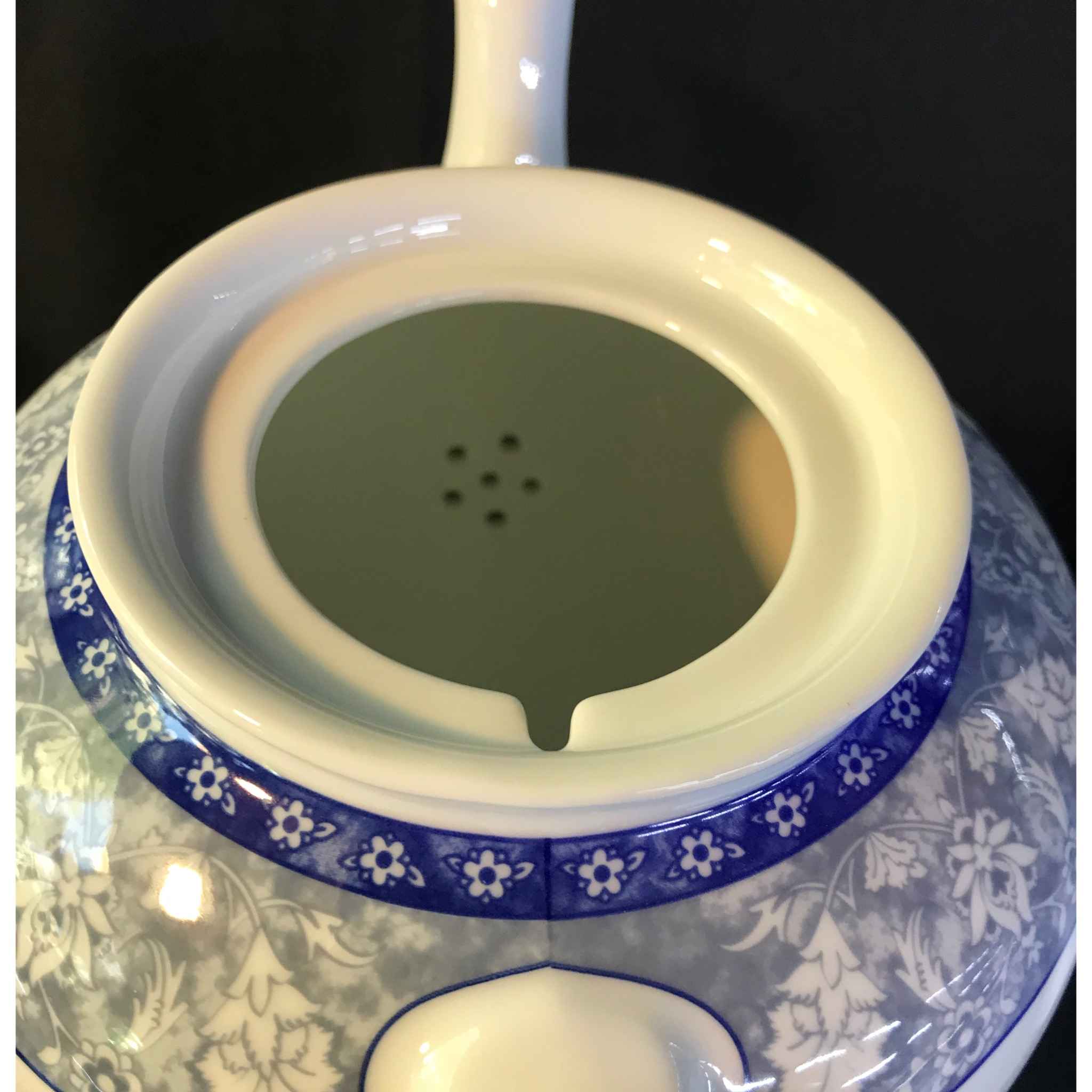 白色瓷质茶壶 – 精美花卉图案「Heiati 款」