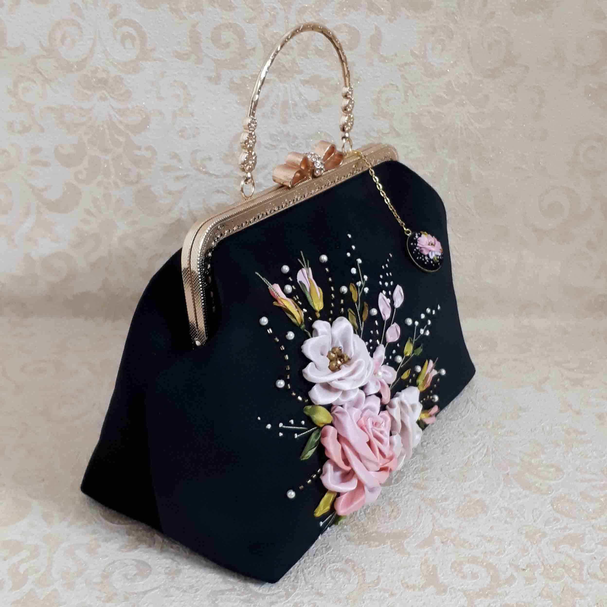 缎带刺绣手拿包 – 天鹅绒材质，Aviz 设计