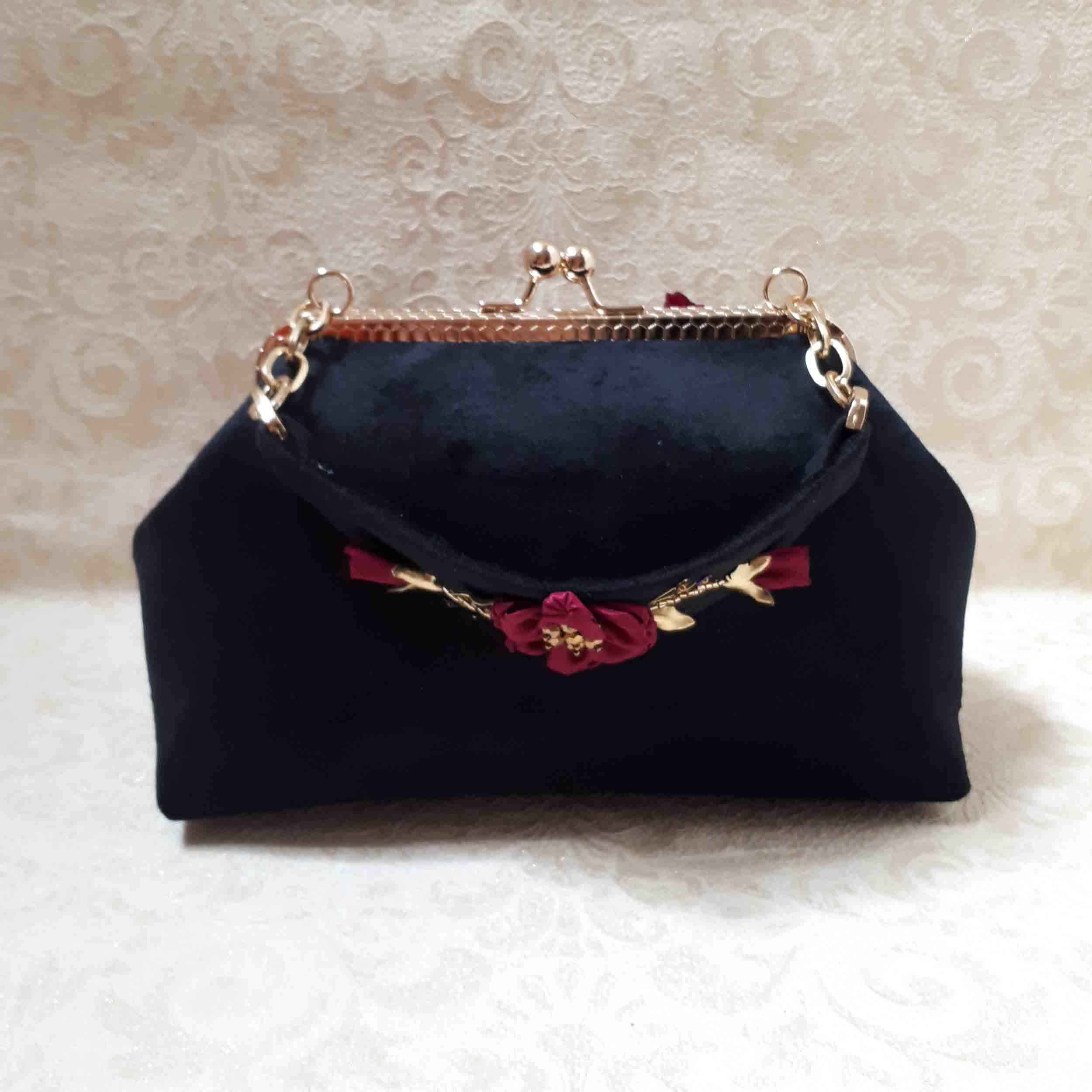 缎带刺绣手拿包 – 天鹅绒材质，蝴蝶图案