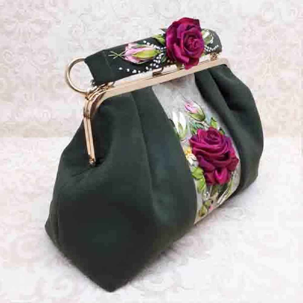 缎带刺绣手拿包 – 天鹅绒材质，Pile 图案