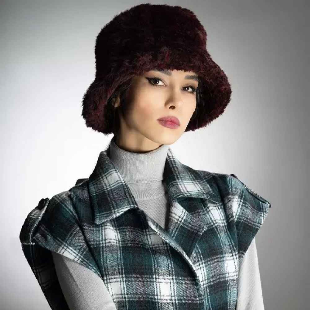 女士仿皮草渔夫帽 – 简约粉色款