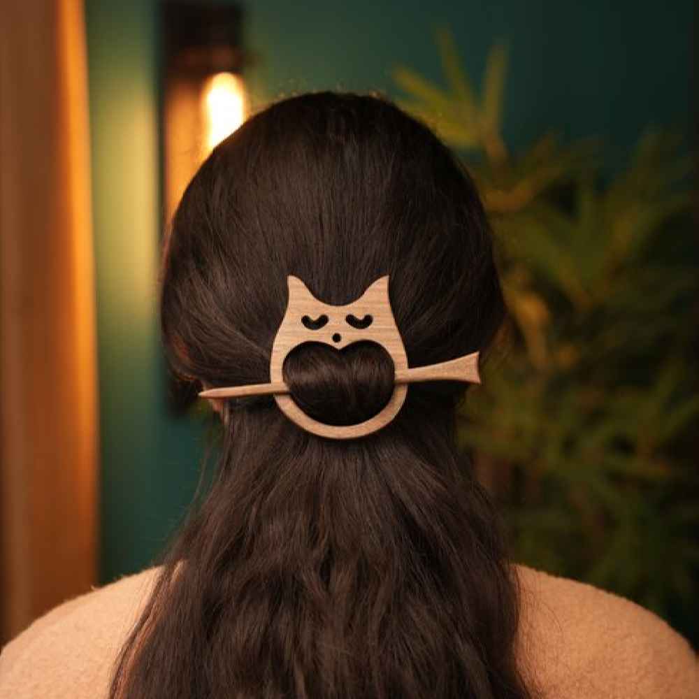 Main image of 木质发簪 手工雕刻猫头鹰环形图案