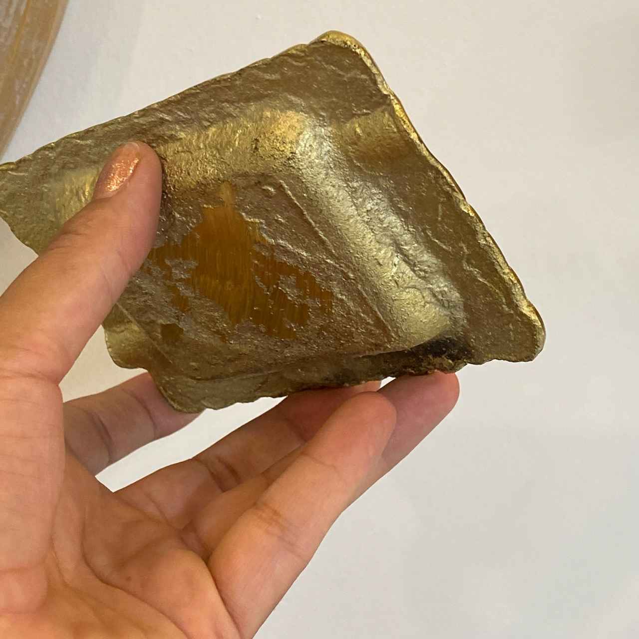 手工雕刻黄铜烟灰缸 – 艺术长方形设计