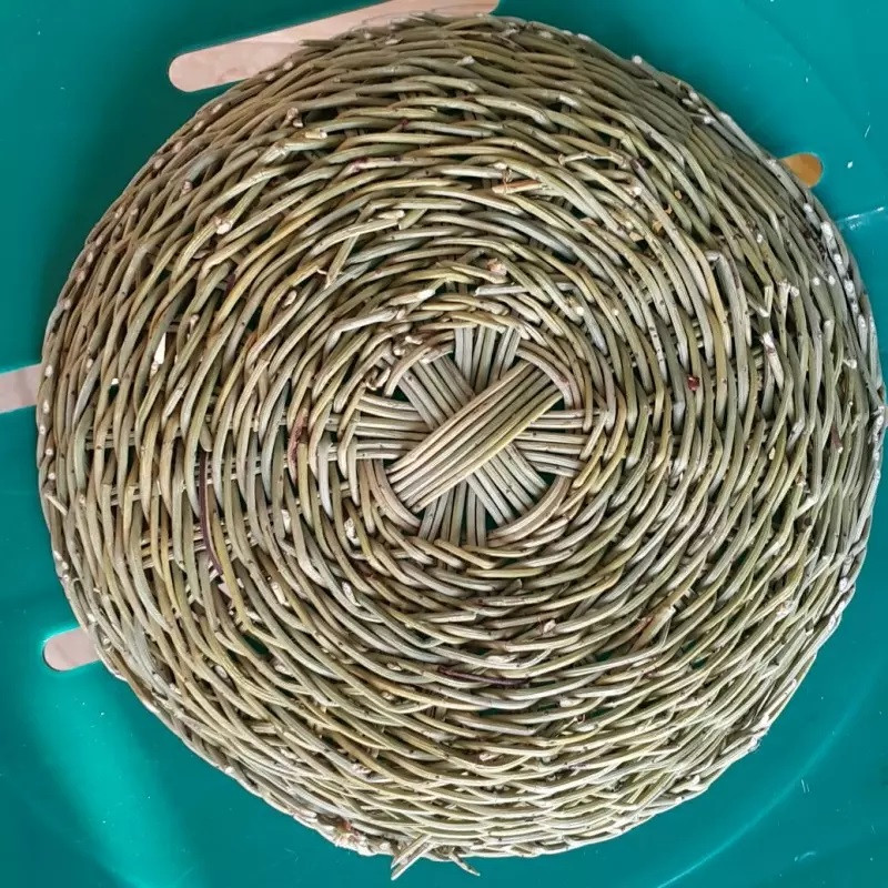 棕色天然柳条手工编织篮