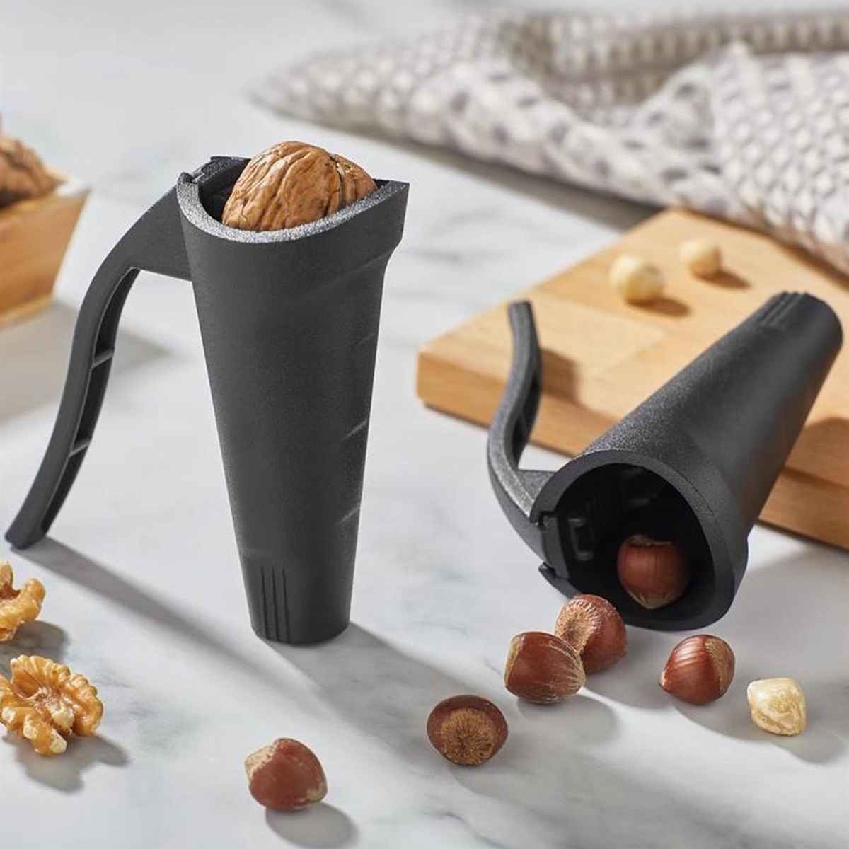 人体工学核桃夹——黑色金属核桃夹，易握手柄