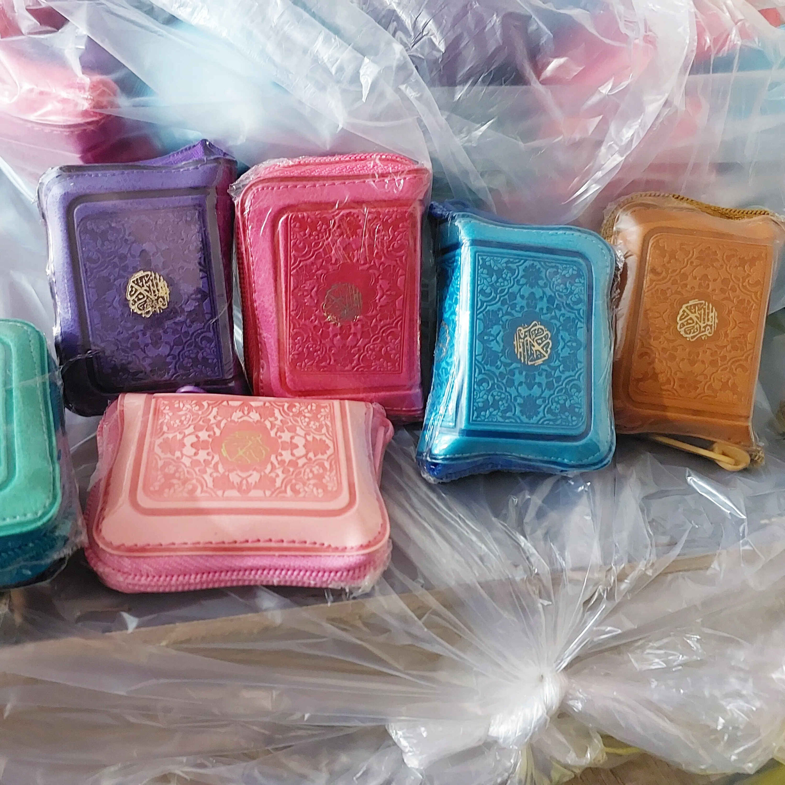 迷你彩虹古兰经 带拉链封面 – 便携彩色款