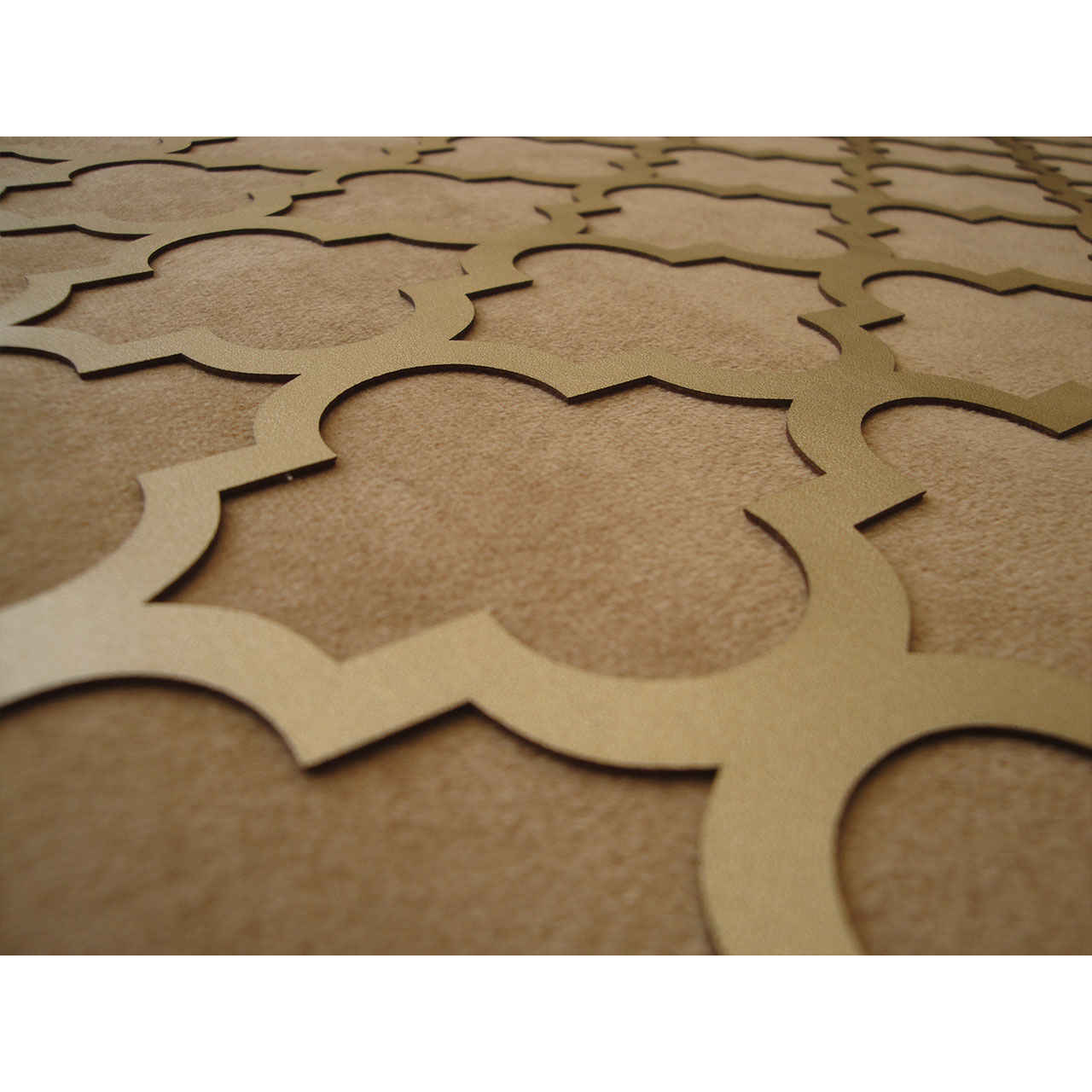 皮革与天鹅绒桌旗——棕色钻石形优雅设计