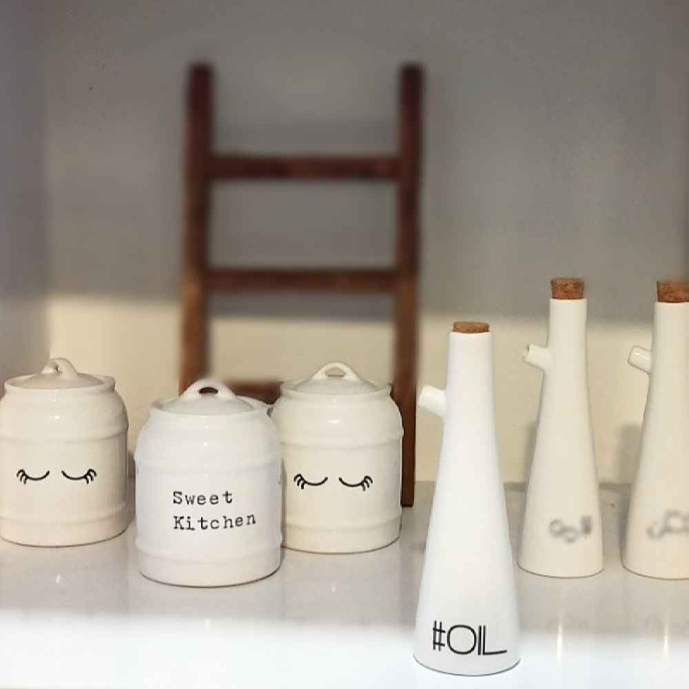 白色瓷质油壶 – 日常烹饪实用款