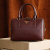 Thumbnail 6: 皮革 Bauletto 手提包，带顶手柄 & 大容量