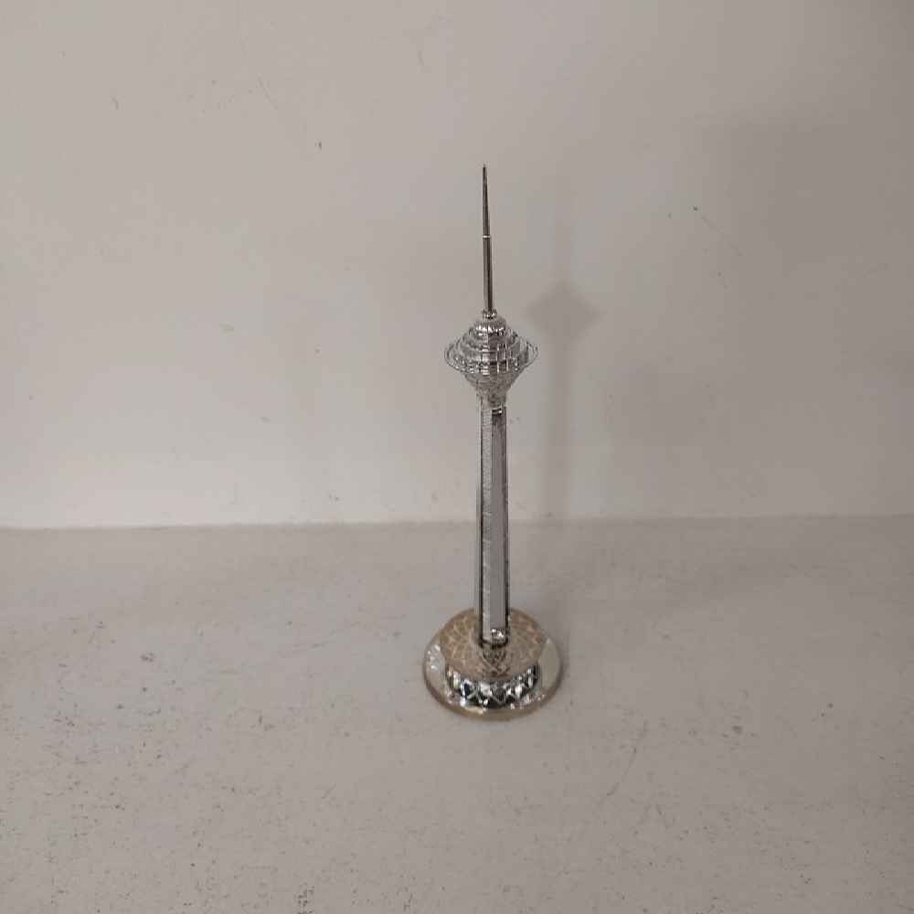 米拉德塔树脂雕像