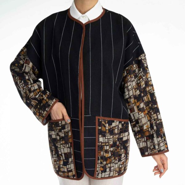 波斯女式黑棕色大衣，带前口袋