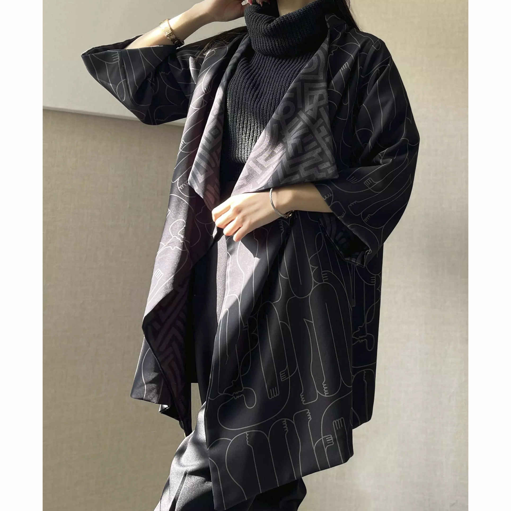 Main image of 波斯女式双面黑色绉纱大衣