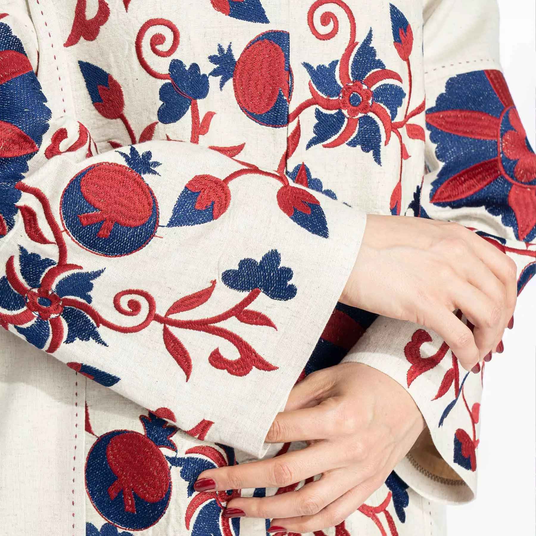 波斯女式传统奶油红色设计大衣