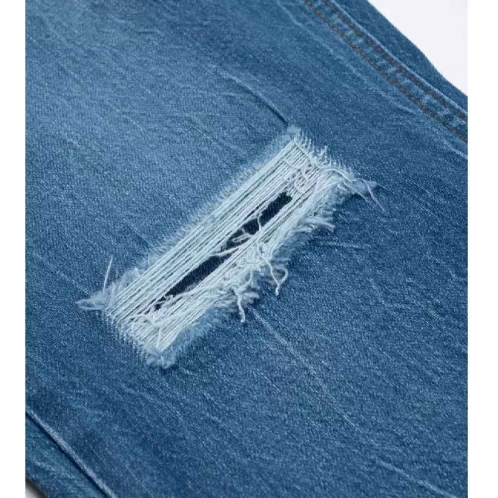 男士直筒破洞牛仔裤，运动装风格