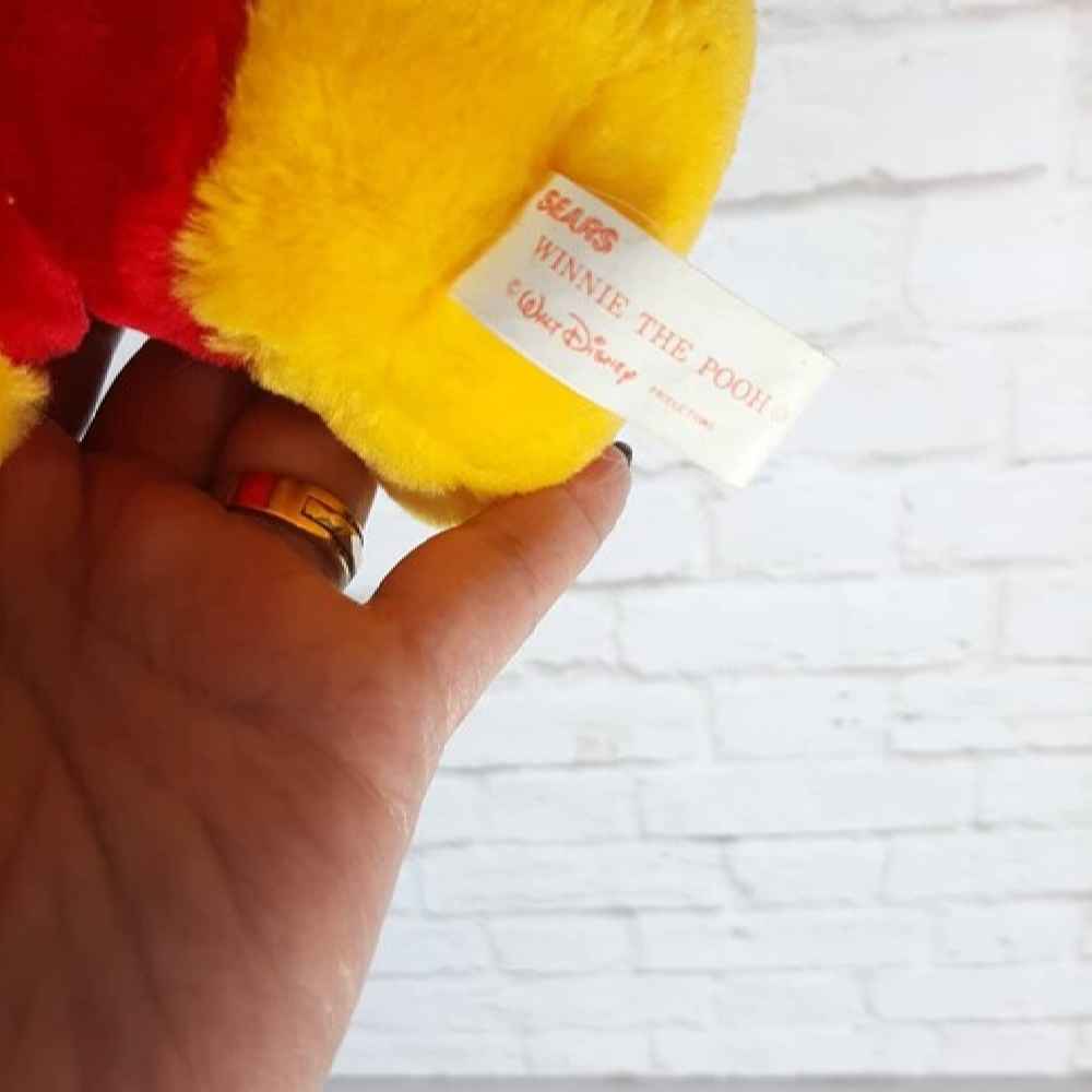 《小熊维尼毛绒玩具 — 经典卡通娃娃》