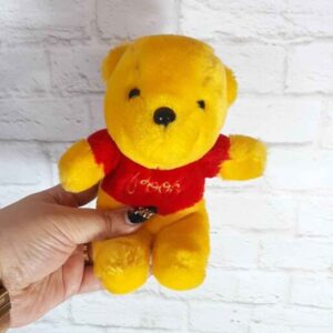 《小熊维尼毛绒玩具 — 经典卡通娃娃》