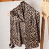 Thumbnail 2: 女士印花披肩 – 艺术感轻盈，豹纹设计